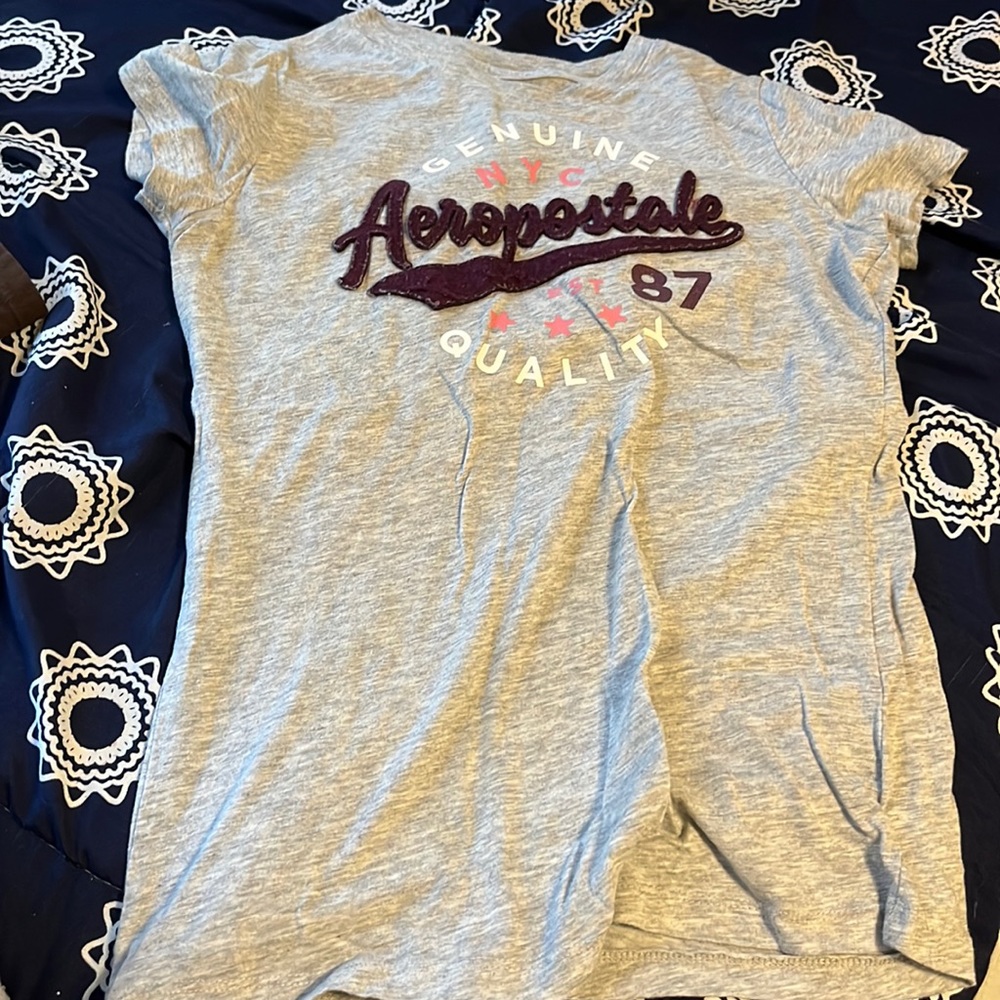 grey fitted shirt